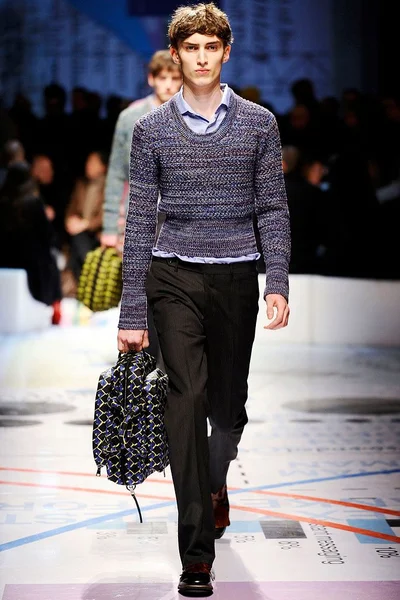 Look 19